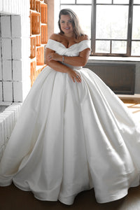 Plus Size Wedding Dress Seiliny view 1