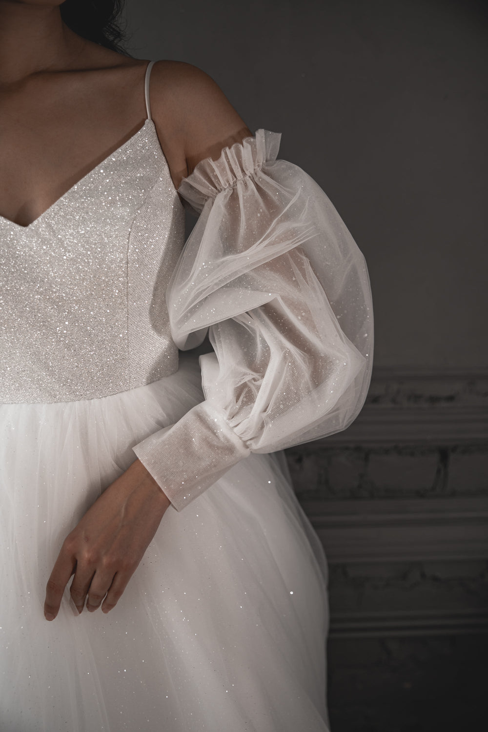 Exquisite Detachable Sleeves Mia detail view - VOLAKK