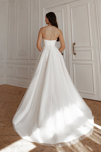 Wedding Dress Lillian with Detachable Train view 3