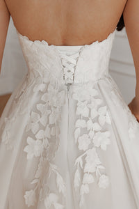Wedding Dress Lillian with Detachable Train view 12
