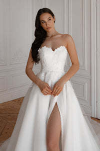 Wedding Dress Lillian with Detachable Train view 11