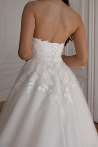 Wedding Dress Lillian with Detachable Train view 16