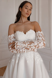 Wedding Dress Lillian with Detachable Train view 7