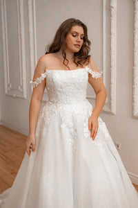 Plus Size Floral Lace Tulle Wedding Dress Yoki with Detachable Straps view 5