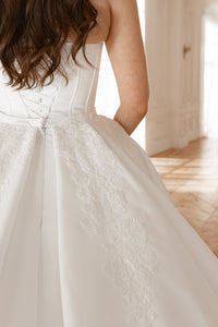 Extra Convertible Wedding Dress Steltella  (Basic dress + bolero + bow + detachable skirt) view 8