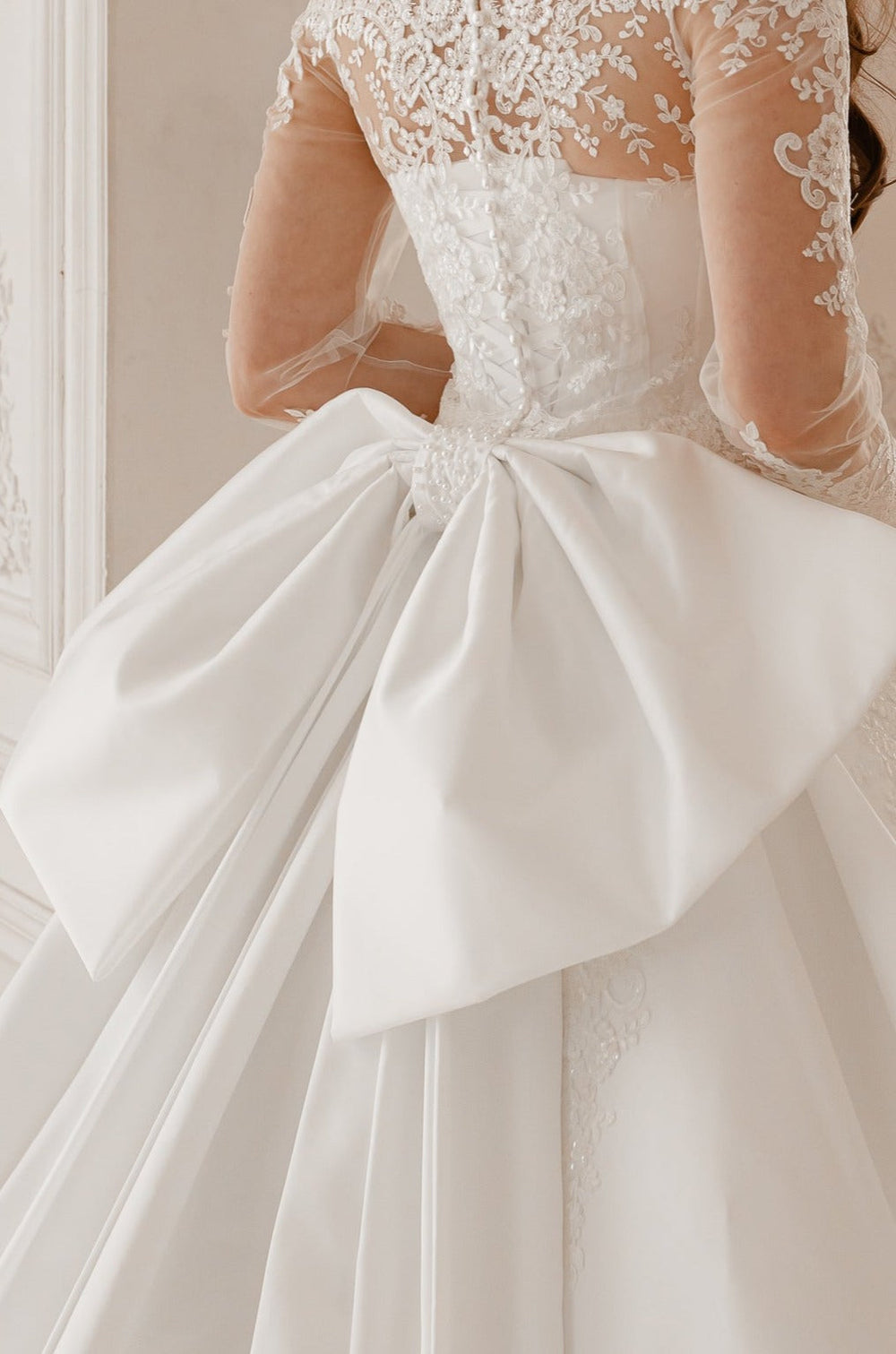 Satin Bow With Train Steltella - VOLAKK