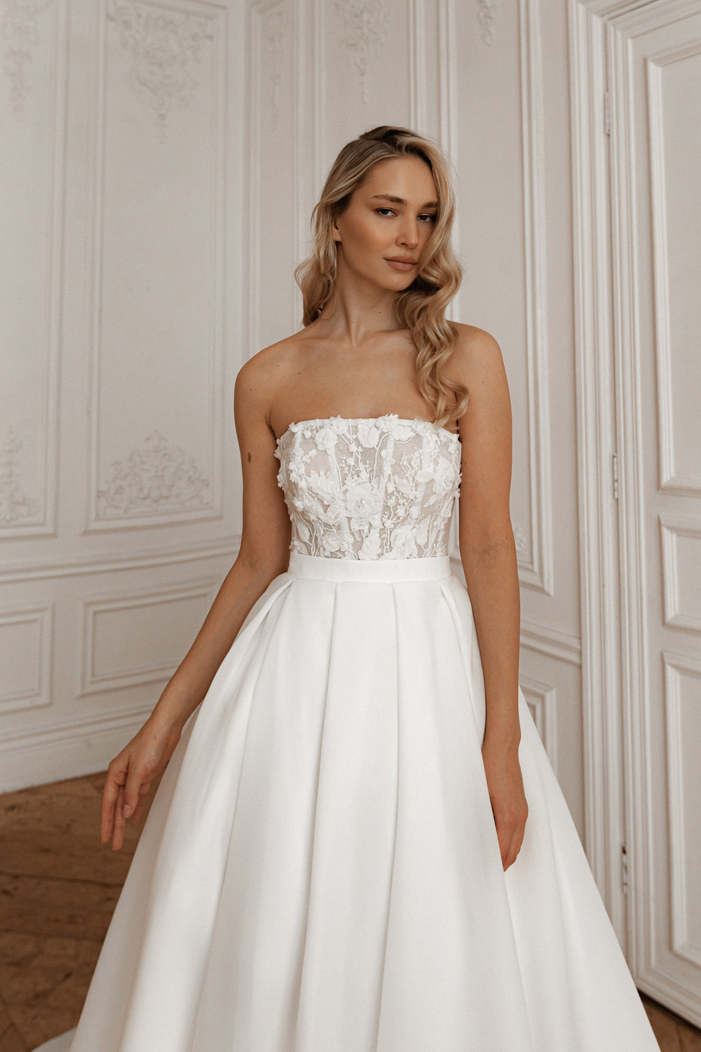 Exquisite 2 in 1 Short Wedding Dress Twilight Muse with Detachable Audrey Skirt detail view - VOLAKK