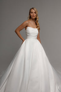 2 in 1 Sheath Wedding Dress Jelena with Detachable Sophia Skirt view 3