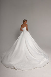2 in 1 Sheath Wedding Dress Jelena with Detachable Sophia Skirt view 2