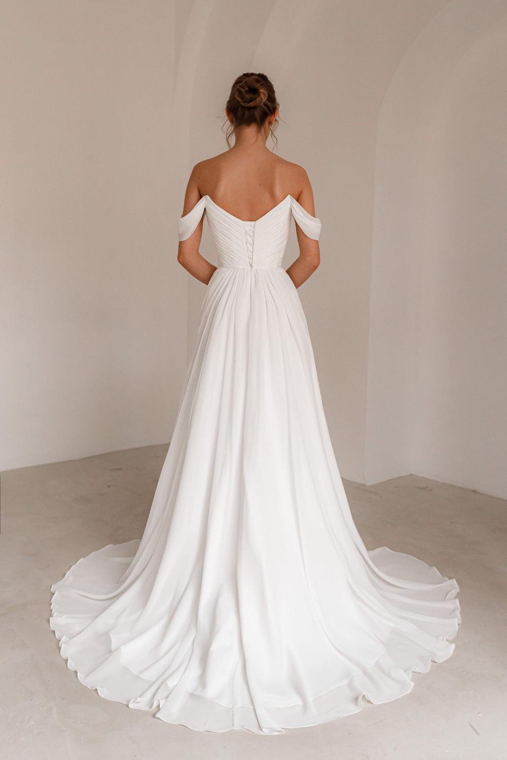 Exquisite Chiffon Wedding Dress Marit With High Leg Slit detail view - VOLAKK
