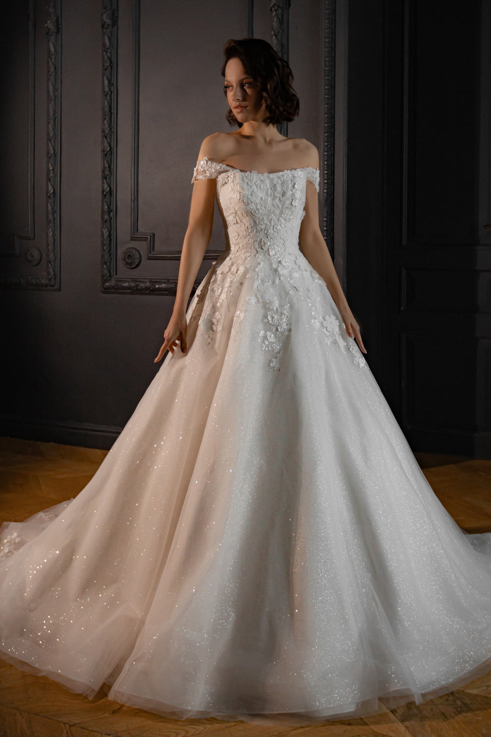 Exquisite Floral Lace Tulle Wedding Dress Yoki with Detachable Straps detail view - VOLAKK
