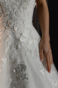 Floral Lace Tulle Wedding Dress Yoki with Detachable Straps view 6