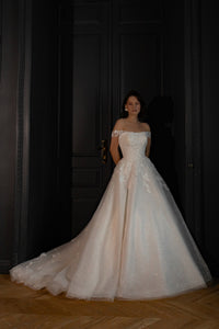 Floral Lace Tulle Wedding Dress Yoki with Detachable Straps view 5