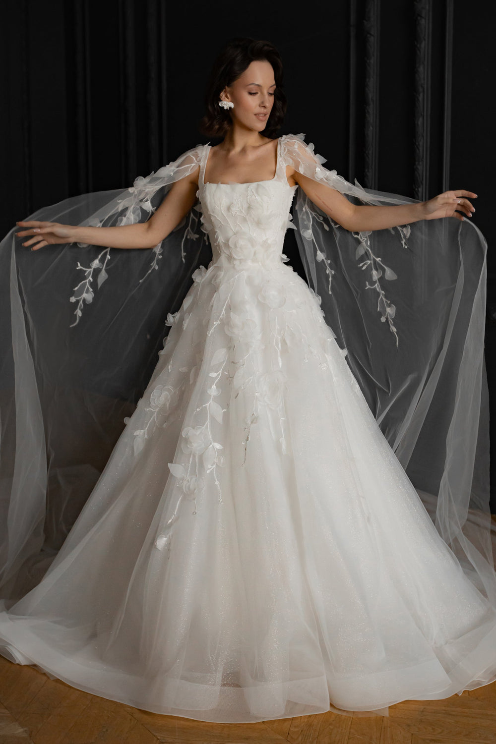 Floral Lace Wedding Dress Chyanne with Detachable Wings - VOLAKK