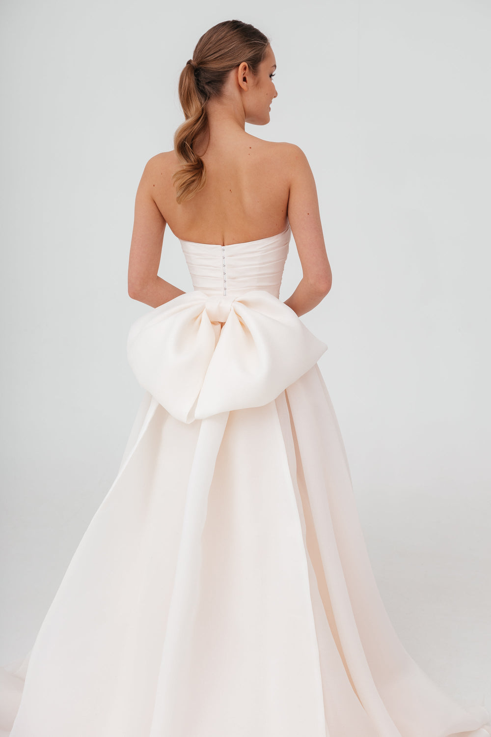 Organza Huge Bow With Train “Audrey” details - VOLAKK