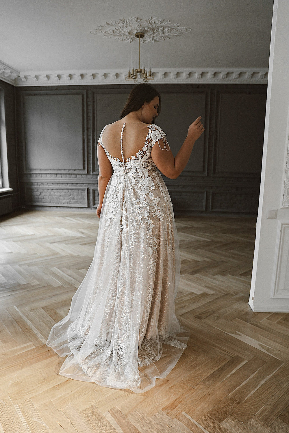 Exquisite Plus Size Lace Wedding Dress Enn detail view - VOLAKK