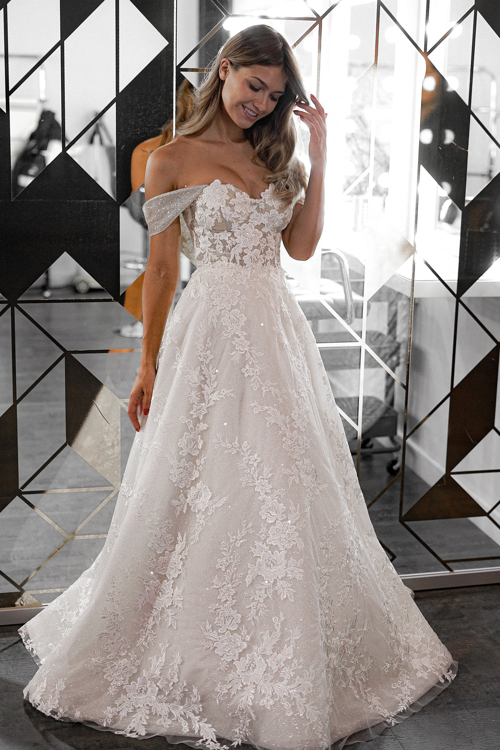 A-line Lace Wedding Dress Divon - VOLAKK