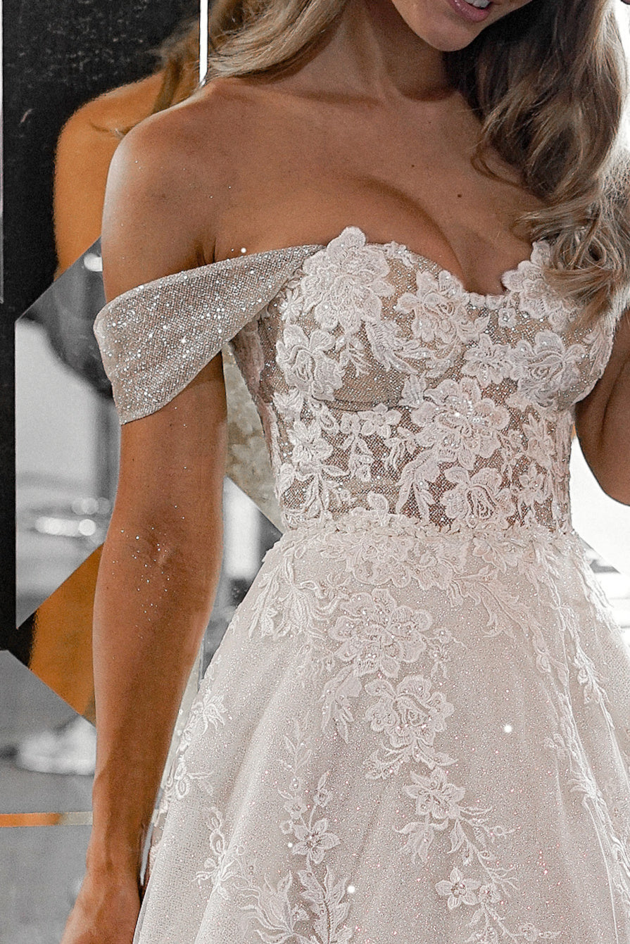 Exquisite Detachable Straps Divon detail view - VOLAKK