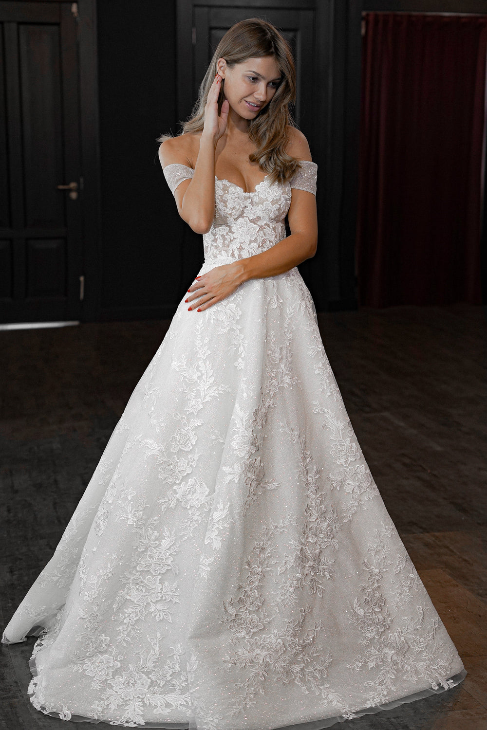 A-line Lace Wedding Dress Divon details - VOLAKK
