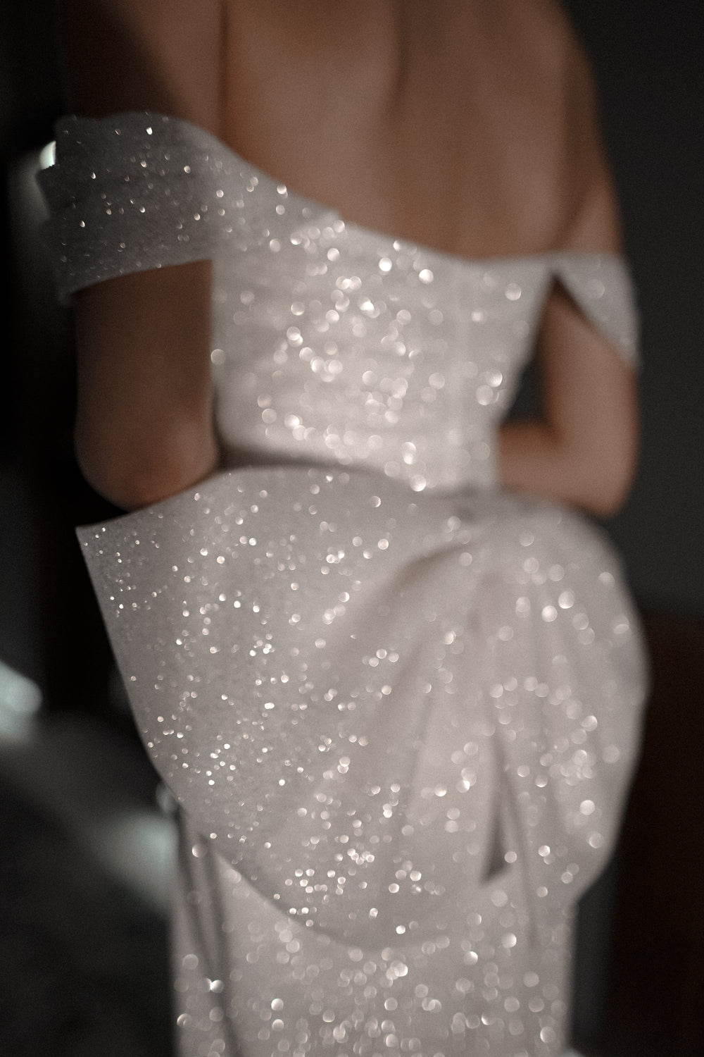 Exquisite Sparkle Bow “Lovisa” with Train detail view - VOLAKK