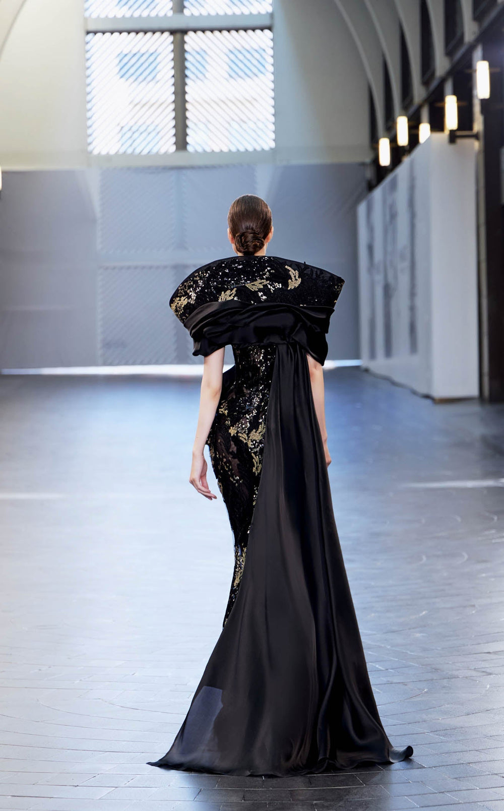 Edward Arsouni Couture 1011 Dress details - VOLAKK