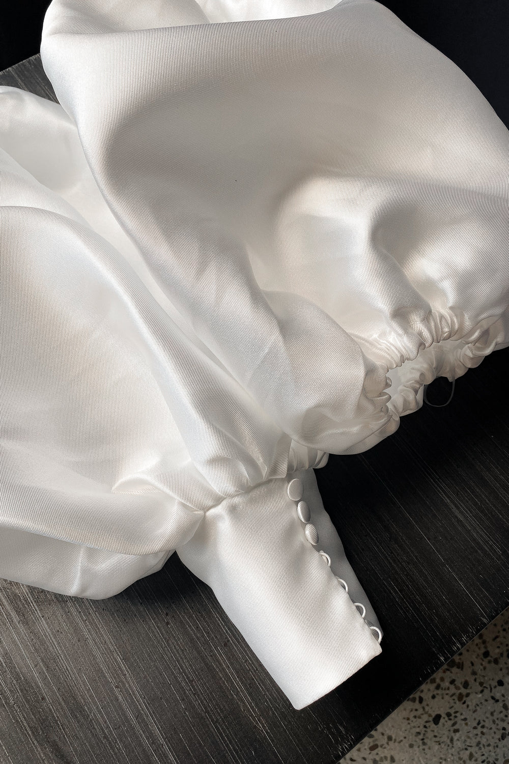 Detachable Sleeves Jacqueline details - VOLAKK