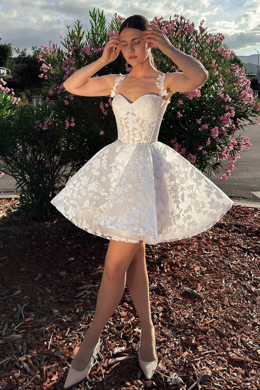Short Floral Lace Wedding Dress Darsi - VOLAKK