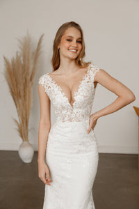 Light ivory Lace Mermaid Wedding Dress Airis view 2