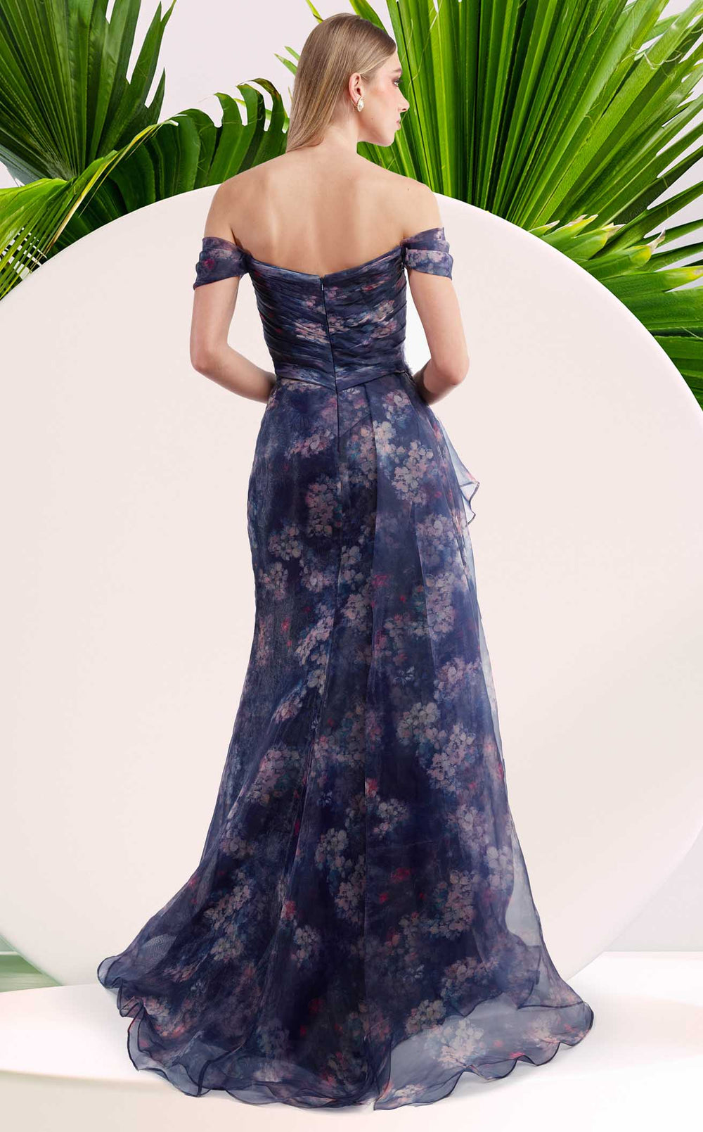 Exquisite Janique W3017 Dress detail view - VOLAKK