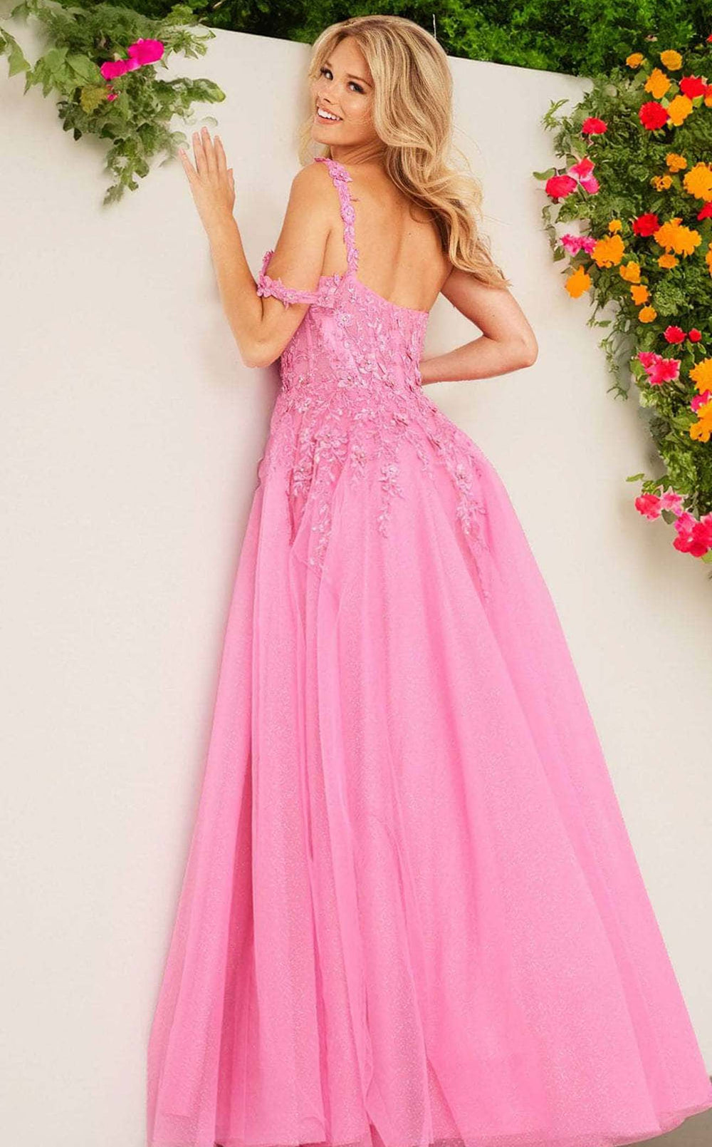 Exquisite Jovani 25826 Dress detail view - VOLAKK