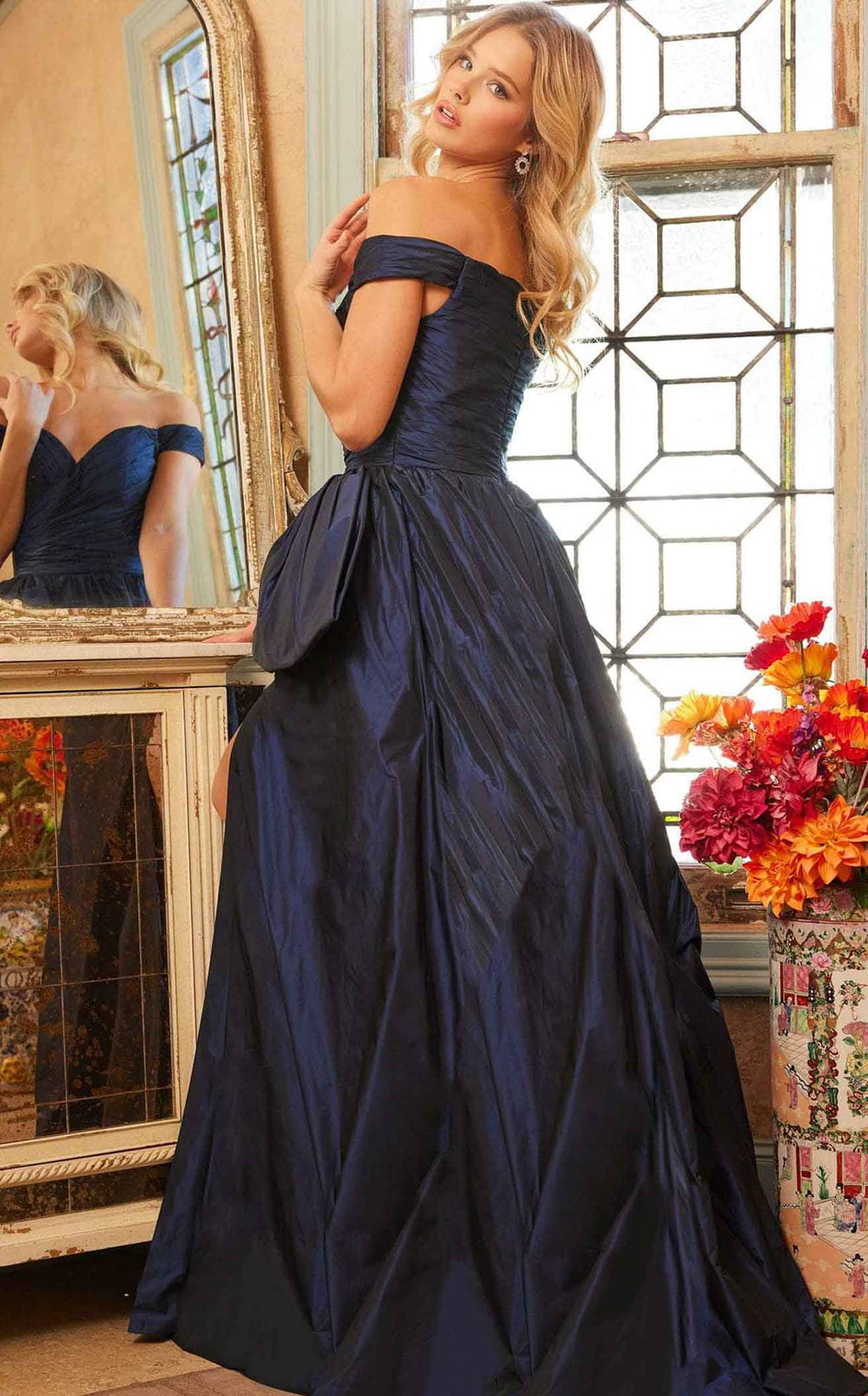 Exquisite Jovani 08092 Dress detail view - VOLAKK