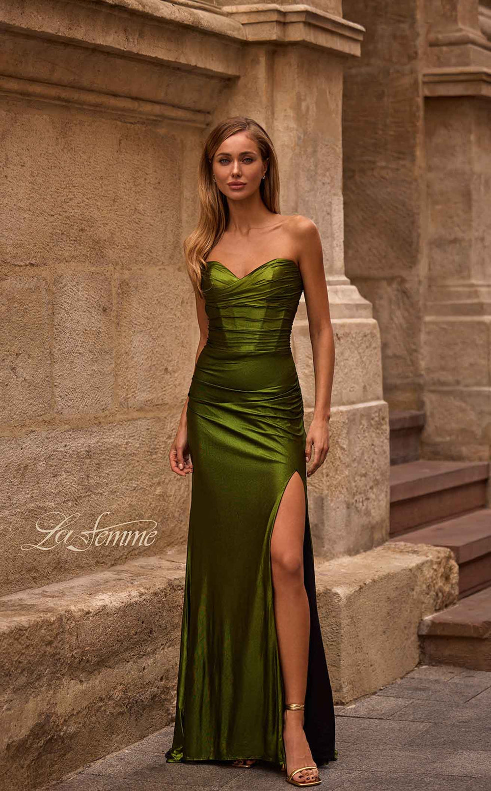 Exquisite La Femme 32946 Dress detail view - VOLAKK