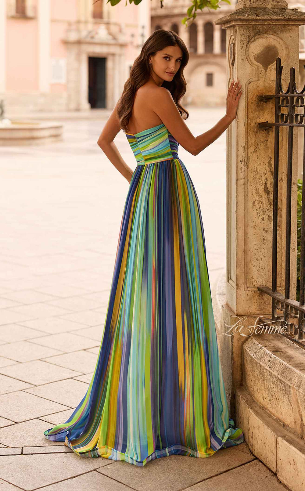 Exquisite La Femme 33690 Dress detail view - VOLAKK