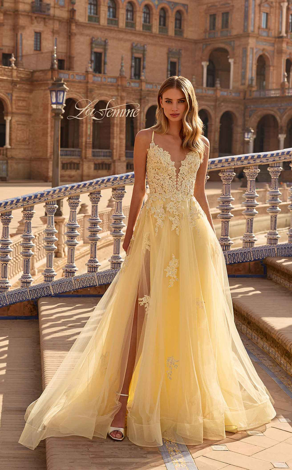 Exquisite La Femme 33716 Dress detail view - VOLAKK
