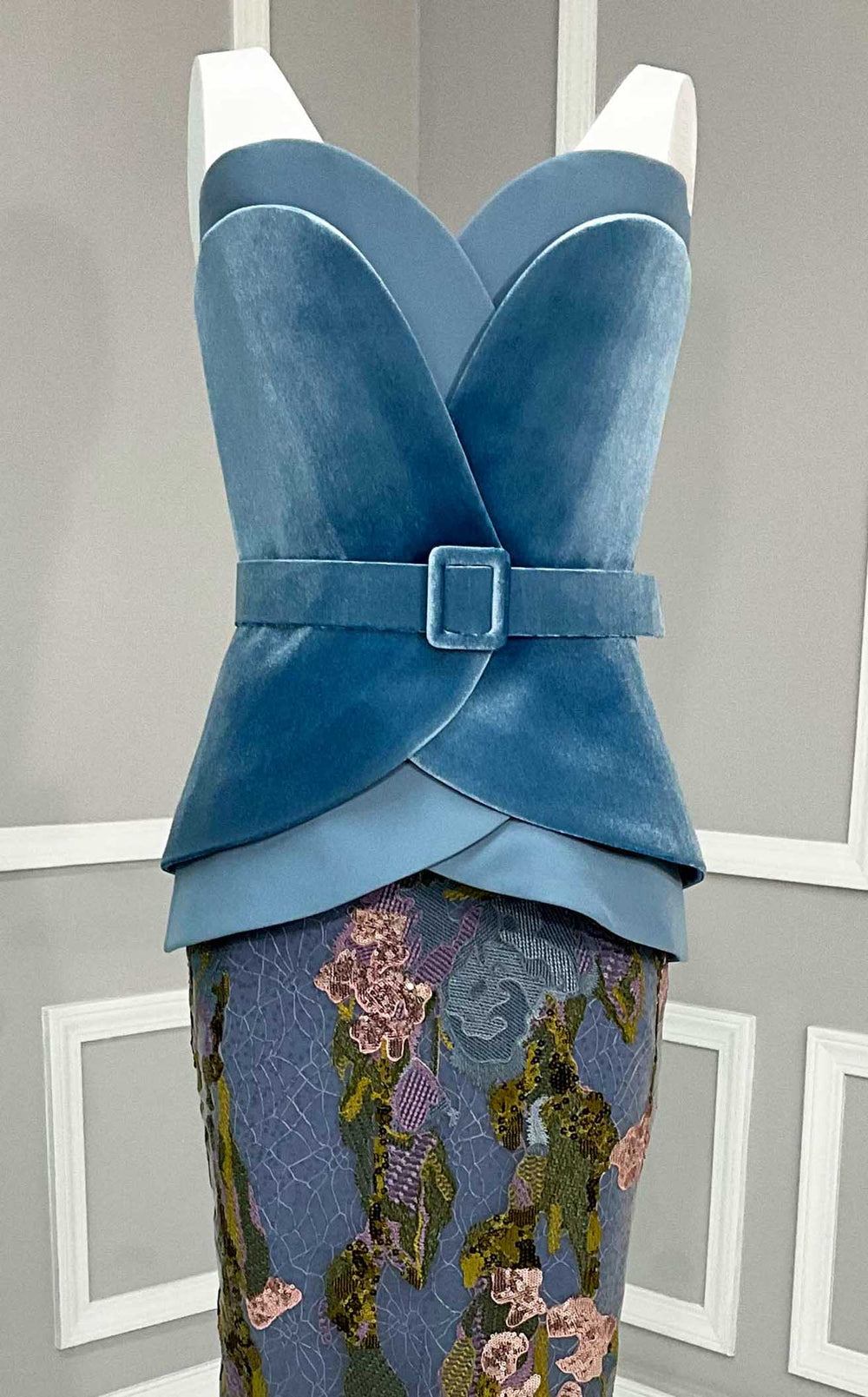 Exquisite MNM Couture N0620 Dress detail view - VOLAKK