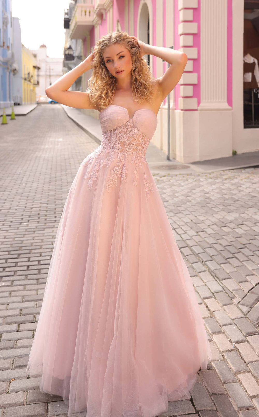 Exquisite Nox Anabel T1326 Dress detail view - VOLAKK