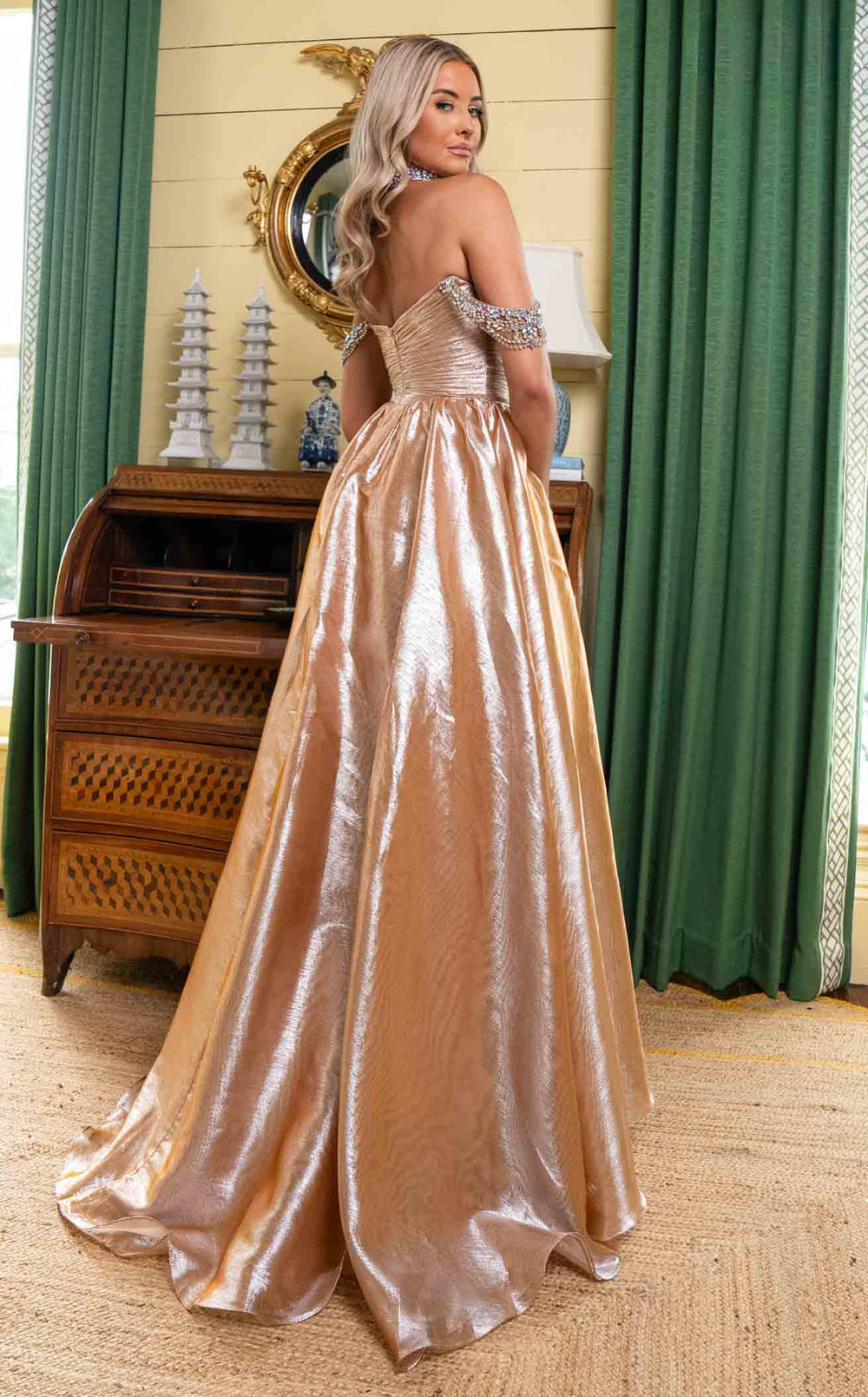 Exquisite Rachel Allan 70991 Dress detail view - VOLAKK