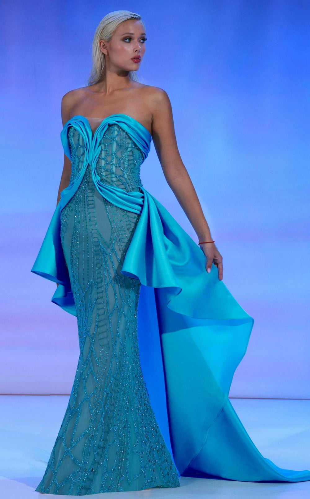 Exquisite Reverie Couture SS163 Dress detail view - VOLAKK