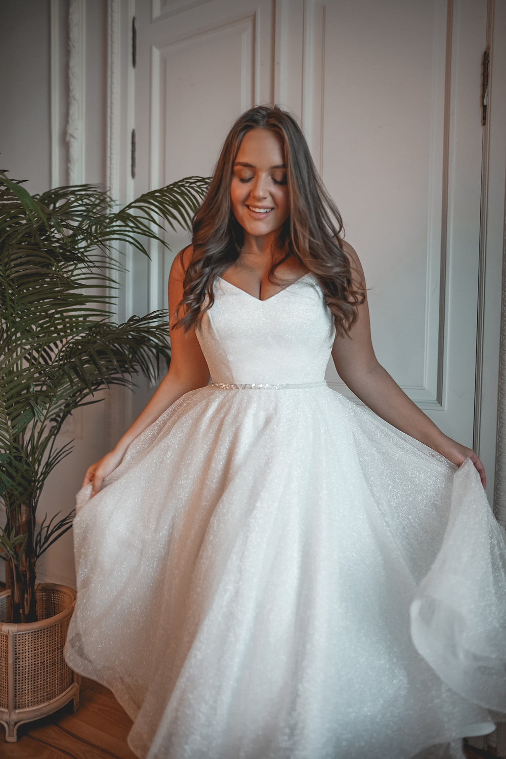 Plus Size Shiny Wedding & Evening Dress Heist Midi details - VOLAKK