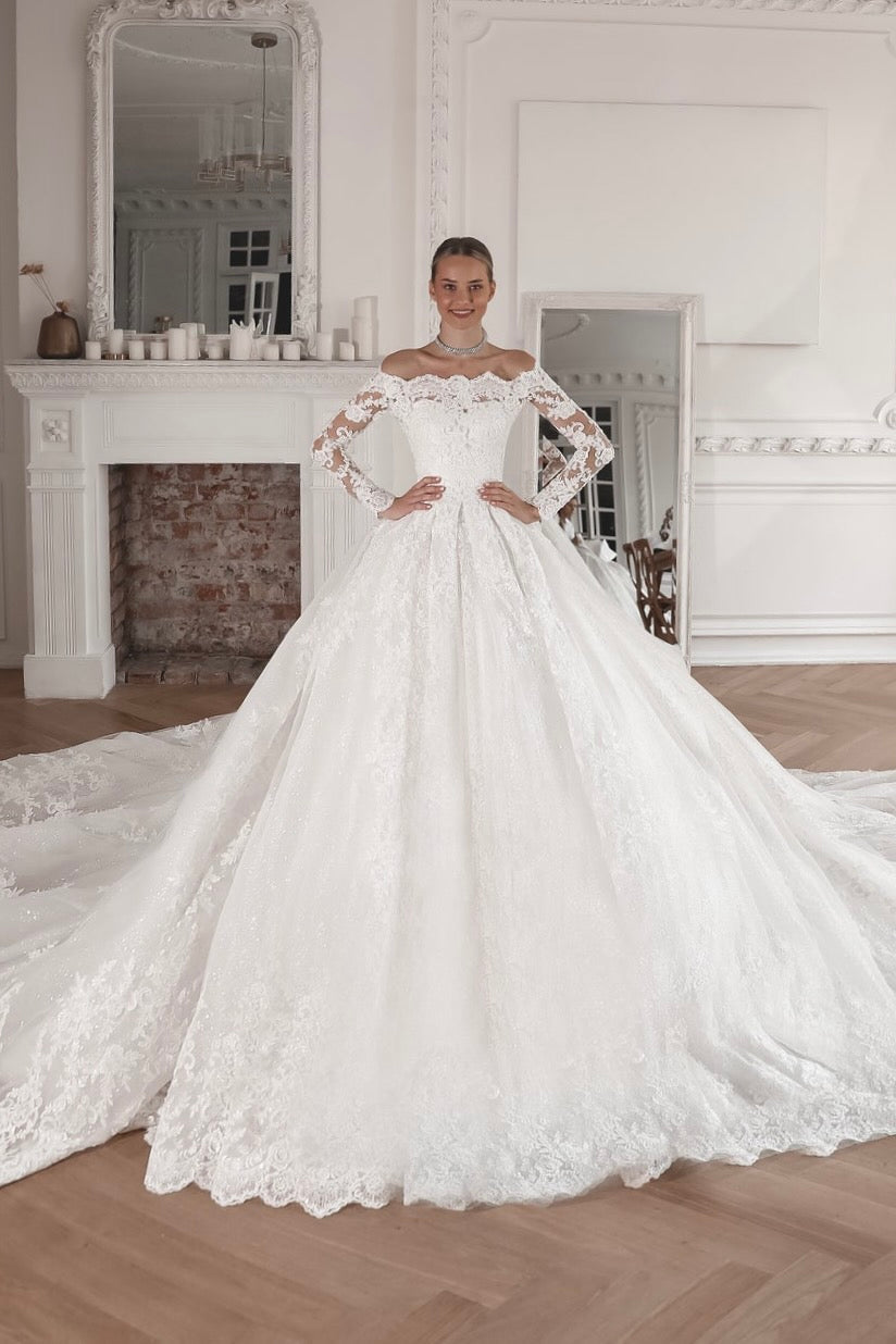 Off-the-Shoulder Lace Ball Gown Nuria - VOLAKK