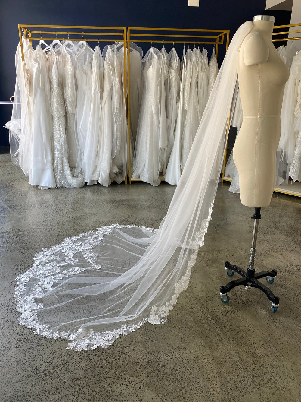 Wedding Veil Enn details - VOLAKK